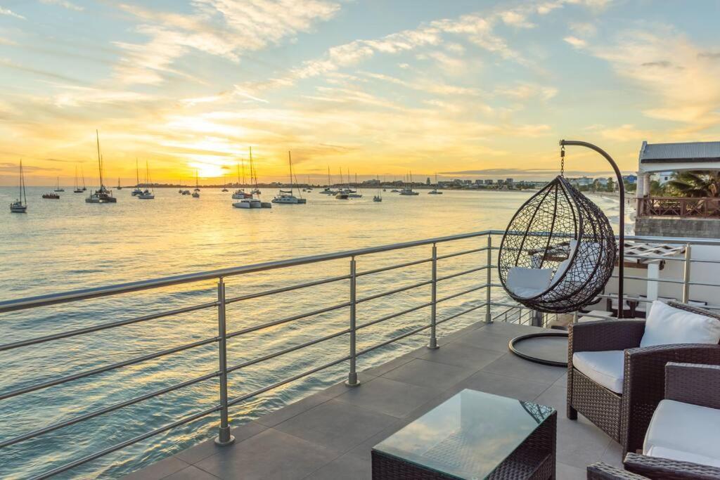 Tradewinds Apartments 辛普森湾 外观 照片