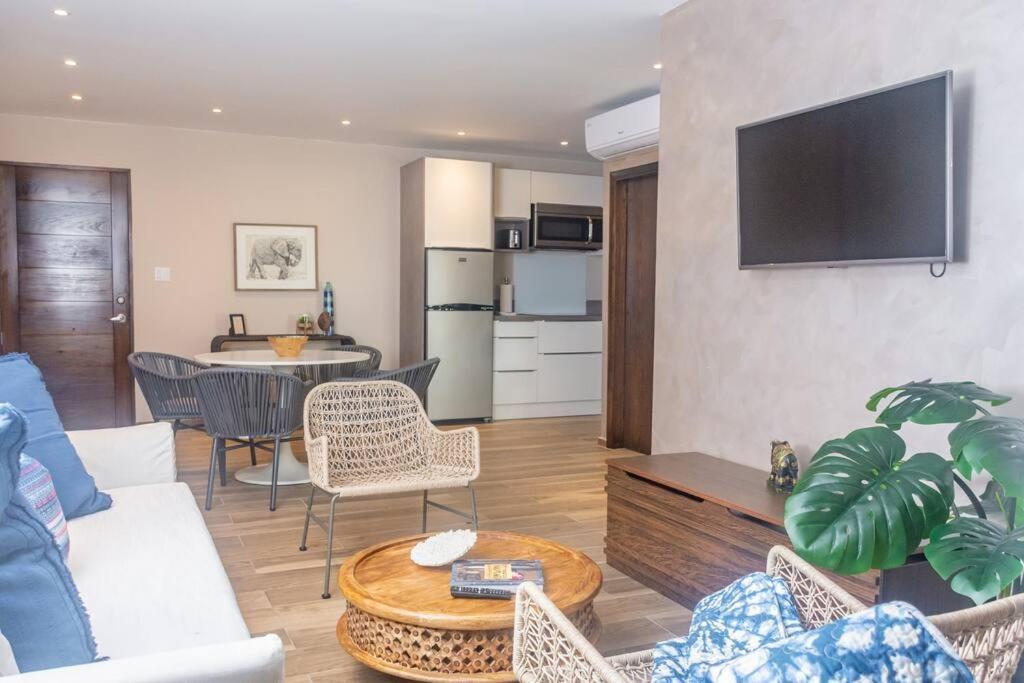 Tradewinds Apartments 辛普森湾 外观 照片