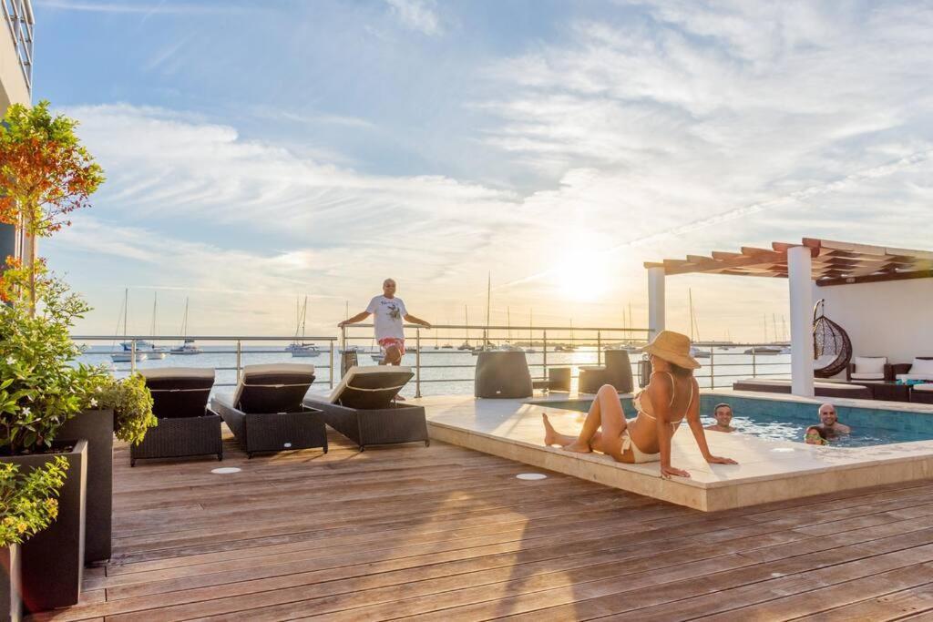 Tradewinds Apartments 辛普森湾 外观 照片